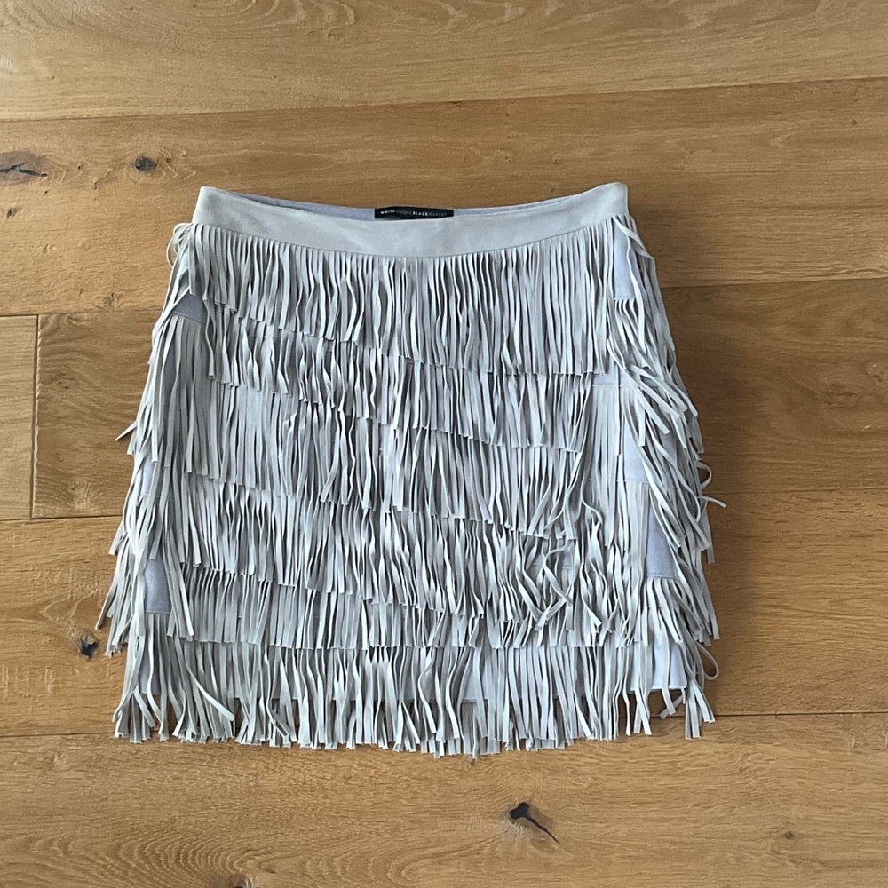 White House Black Market Light Gray Fringe Mini Skirt Size 6 LEATHER
